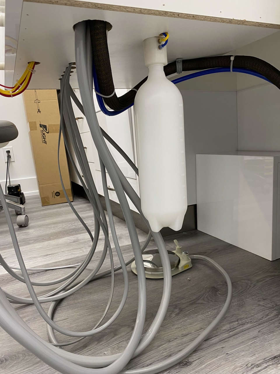 Rear Panel Mount Delivery Unit - Flight Dental Systems